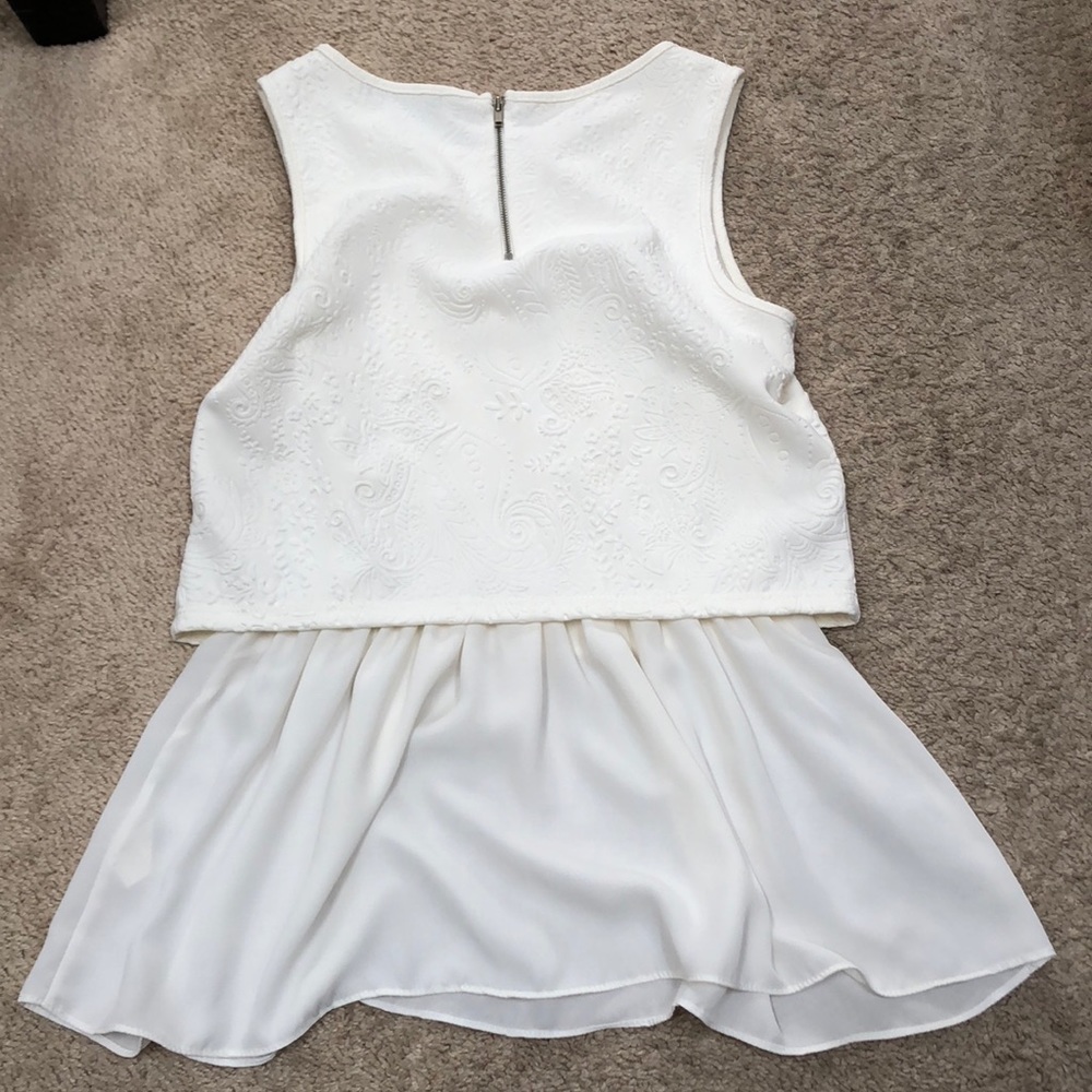 White top - Picture 3 of 3